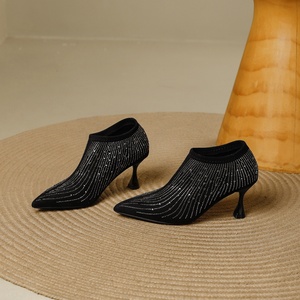 Zapatos de Tacón Delgado con Punta Cuadrada Negra, Adornados con Pedrería, de Satén, Elegantes y a la Moda para Mujer, Ideales para Bodas de Verano - Product Image 1