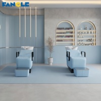 Fauteuil de lavage moderne bleu pour salon de coiffure, poste de lavage en cuir PU avec cuvette en céramique, lit de lavage pour salon de coiffure