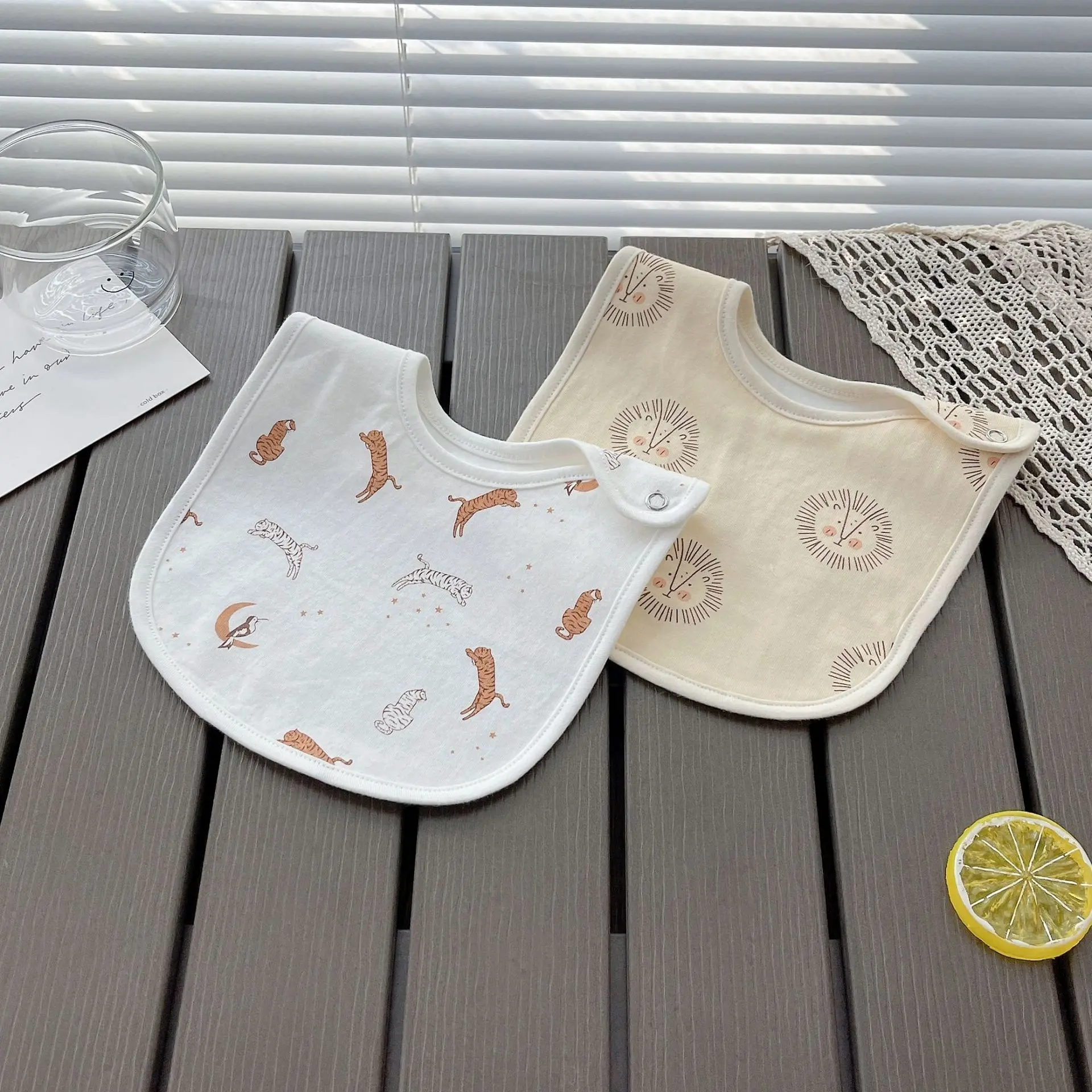 Baby U-Form wasserdicht wasch bar atmungsaktiv Baumwolle Free Sleeve Lätzchen Einfache Reinigung Fütterung Kleidung Schal für Neugeborene
