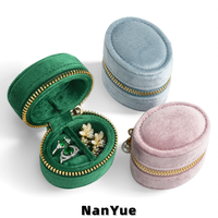 Mini boîte à anneaux ovale en velours avec fermeture éclair, logo personnalisé, rangement portable pour bijoux, pour anneaux et boucles d'oreilles, vente en gros, emballage de bijoux en velours