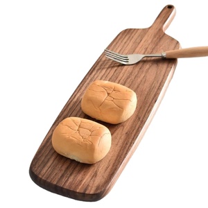 Planche à découper en noyer personnalisée avec poignée : petite planche à découper en bois pour le pain, les légumes et le fromage - Product Image 4