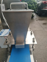 Machine de fabrication de pâtisserie, pour arrosage de blancs d'œuf et de sésame