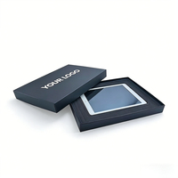 Boîte cadeau rigide en deux parties noire mate OEM avec insert en EVA moulé CNC, logo personnalisé pour l'emballage d'électronique et de tablettes.