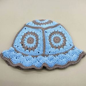 Sombrero de Pescador de Ganchillo Floral Hecho a Mano, Gorro de Invierno Tejido para Mujer - Product Image 4