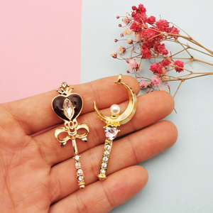 Pendentif Baguette Magique Dorée, Breloques pour la Création de Bijoux Anime DIY, Breloques Premium en Alliage avec Grand Nœud, Cœur, Lune, Strass et Perles - Product Image 2