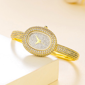 Montre-bracelet pour femme élégante et raffinée de forme ovale avec zircon et diamants haut de gamme - Product Image 3