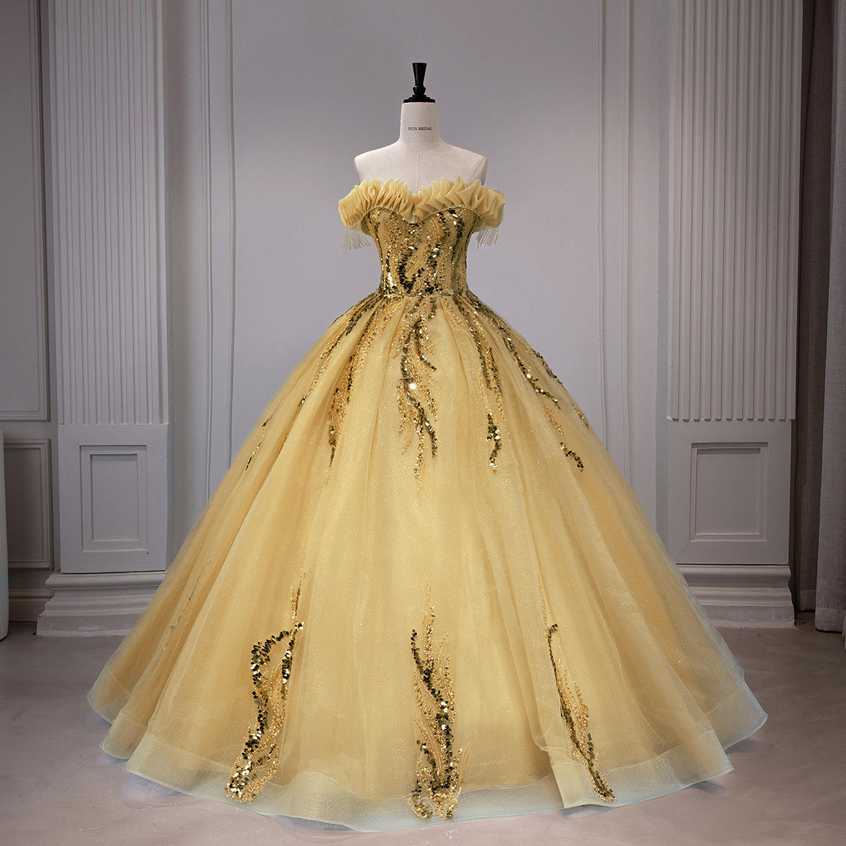 Or "avec 5 support de jupe en acier amovible"