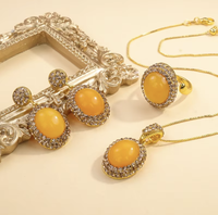 Parure de bijoux vintage de luxe léger pour femme, en alliage incrusté de zircon, comprenant boucles d'oreilles, collier et bague, kit 3 pièces pour usage quotidien et soirées, vente en gros