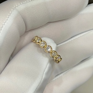 Bague demi-éternité en or jaune 14 carats avec diamant de laboratoire de 0,1 ct taille brillant rond serti clos, alliance de mariage - Product Image 3