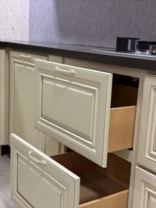 Juego de almacenamiento de cocina de acero inoxidable de Indonesia, bisagra para fregadero, cajón deslizante, incluye grifo, laca contra salpicaduras, superficie de isla acrílica - Product Image 2