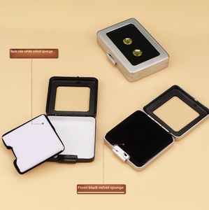 Boîte d'affichage de pierres précieuses colorées transparentes de style Hong Kong Boîte de rangement de bijoux en verre en acier inoxydable - Product Image 2