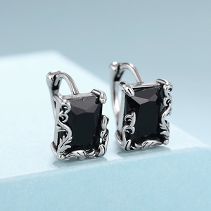 Orecchini Gotici Geometrici Quadrati per Donne, Gioielli Minimalisti Carini e Alla Moda - Product Image 6