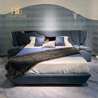Meubles de chambre à coucher de luxe léger au design européen moderne, lit queen ou king size en bois massif avec revêtement en cuir et mousse souple
