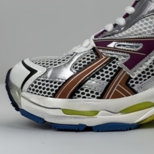 Summer basketball style fashionable sports shoes with breathable mesh upper, thick sole and elevated <b>heel</b>, perfect for walking. - Product Image 1