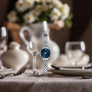 Montre-bracelet de luxe pour femme en acier inoxydable, mouvement à quartz japonais, cadran en verre personnalisé, design élégant avec plaque japonaise - Product Image 3