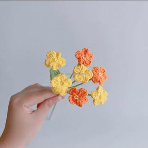 Bouquet di Non Ti Scordar di Me Lavorato a Mano, Fiore Simulato all'Uncinetto, Regalo di San Valentino Realistico - Product Image 2