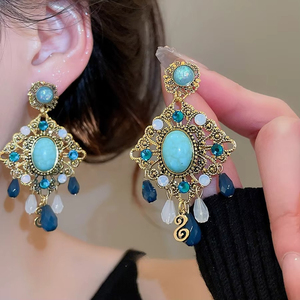 Boucles d'oreilles clous en résine Aiguille d'Argent, de niche, haut de gamme, vintage d'<span class=keywords><strong>occasion</strong></span>, de <span class=keywords><strong>luxe</strong></span> léger, élégantes pour femme - Product Image 1