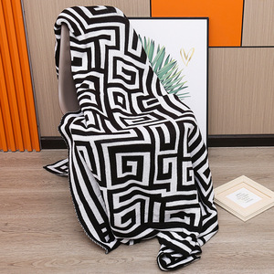 2026 <strong>Blanket</strong> Supplier Custom Wholesale Minimalism Contrast <strong>Black</strong> White Geometric Knit Jacquard <strong>Throw</strong> <strong>Blanket</strong> - Product Image 3