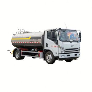 Article populaire : Camion pulvérisateur d'eau SAIC Yuejin 4X2 à moteur diesel, réservoir de 9300L, humidificateur routier, pompe Euro 6, portée 15-30m - Product Image 1