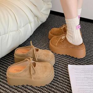 Sandales mules décontractées pour femmes, à enfiler, bout rond unique, en daim, légères, respirantes, avec semelle compensée et nœud - Product Image 1