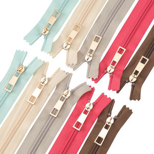 Nhà sản xuất tại Trung Quốc đồng thau kim loại dây kéo dây kéo vàng trong các kích cỡ khác nhau và màu sắc 3 #5 #8 #10 # - Product Image 4