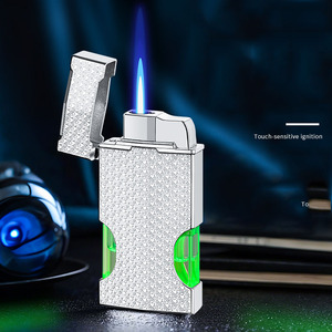 Encendedor tallado tridimensional de doble cara recto a prueba de viento, Ventilación de luz verde transparente - Product Image 3