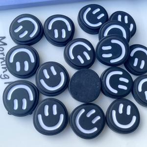 100 unids/bolsa <span class=keywords><strong>MIMI</strong></span> Caf redondo sonrisa cara resina encantos para Slime móvil caso llavero DIY artesanía Decoración - Product Image 3