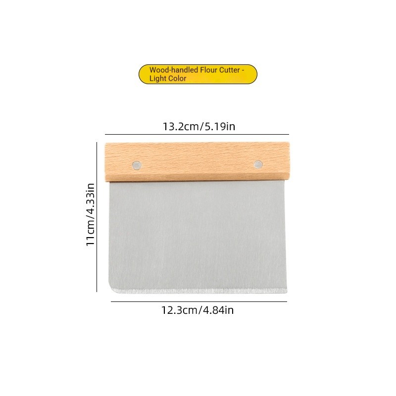 Taglia la farina con un manico di legno