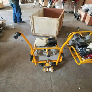 Nlb 600 Tendeur de boulons à double extrémité à combustion interne, métrique, qualité industrielle, couple de 600 lb-pi, pour usage sur voies ferrées - Product Image 2