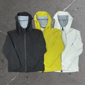 批发男女款连帽单层三层胶轻便防风衣，适合登山户外活动 - Product Image 1