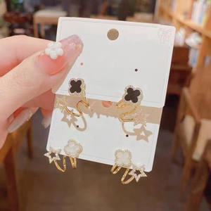 Elegantes y Delicados Aretes de Trébol de Cuatro Hojas con Microcirconitas Bañados en <span class=keywords><strong>Oro</strong></span> para Mujer - Product Image 1