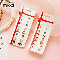 Boucles d'oreilles clous Père Noël et clochettes de sapin, lot de 8 paires sur carte, pour femme