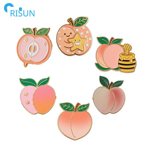 Pin de broche de esmalte de melocotón bonito de fruta personalizada gradiente personalizado Eat Me Pin de culo de melocotón jugosos melocotones suave esmalte duro Pin de solapa insignia - Product Image 1