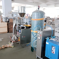 Machine d'emballage automatique verticale pour granulés, idéale pour les chips et les snacks soufflés, avec emballage en petits sachets remplis d'azote