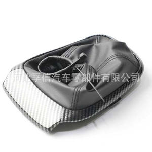 Couvre-poignée de levier de vitesse Chevrolet Sonic en cuir motif carbone 2012 2018 - Product Image 1