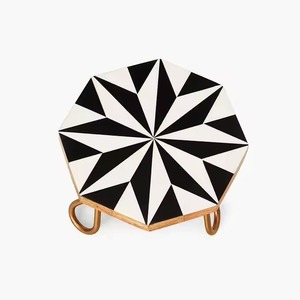 Support à gâteau de Noël avec bordure dorée, résine époxy faite à la main et laiton, style européen antique pour la décoration de desserts - Product Image 4