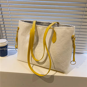 Sac à bandoulière grande capacité tendance pour femme, nouvelle version coréenne, sac fourre-tout en cuir souple gaufré, sac d'affaires simple - Product Image 6