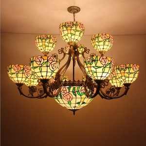 Lámpara de Araña LED de Estilo Europeo con Múltiples Cabezas, Vidrio Tiffany, Diseño de Rosas, para Comedor, Dormitorio, Hotel, Vestíbulo - Product Image 1
