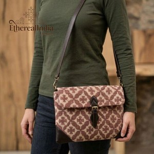 Sac bandoulière marron fait main en coton imprimé au bloc avec fermeture à boucle, style bohème, vente en gros, export Inde - Product Image 5