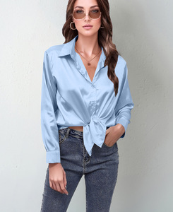 Elegante Damen-Bluse in Unifarbe aus Satin mit Langen Ärmeln und Knopfleiste für das Büro - Product Image 4