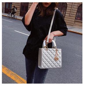 Túi Xách Da Nữ Bằng Sáng Chế Chuỗi Vuông Mang Nhãn Hiệu Custom Logo Túi Xách Thời Trang Cho Phụ Nữ Sang Trọng - Product Image 3