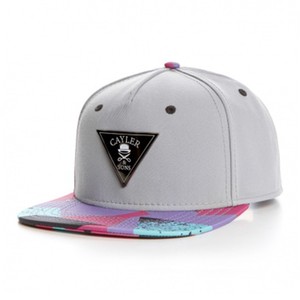 CAYLER Cappellino da Baseball a 5 Pannelli con Visiera Piatta e Etichetta Esterna in Ferro, in Cotone Pettinato, Regolabile, Sportivo, per Feste, Attività all'Aperto, Casual, Street Style - Product Image 1