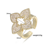 Bague de fiançailles exquise et luxueuse en cuivre incrusté de zircon, motif trèfle à quatre feuilles ajouré pour femme - Cadeau haut de gamme à l'effigie d'un pétale de fleur
