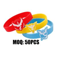 Bracelet en or blanc protégé contre les UV avec bracelet en silicone à changement de couleur émeraude