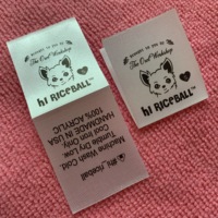 Etiquettes de logo de marque personnalisée Etiquette de lavage imprimée Satin Care pour vêtement, étiquette de ruban de satin de polyester blanc d'utilisation de vêtements de fabricant