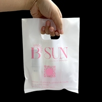 Sac de courses en plastique rose personnalisé découpé à l'emporte-pièce, idéal pour l'emballage cadeau, sacs de vente au détail en PE avec logo pour vêtements - Offre Spéciale
