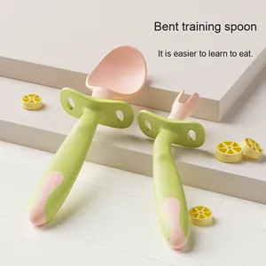 Juego de vajilla de entrenamiento infantil Cuchara de silicona torcida doblada y suministros de entrenamiento de material PP Patrón sólido <span class=keywords><strong>para</strong></span> la alimentación del bebé - Product Image 1