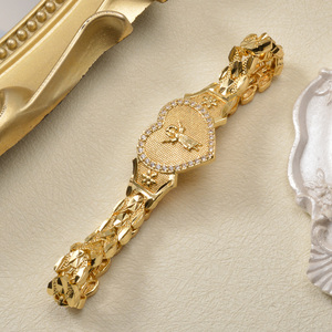 Pulseras Zeadear de Lujo con Cadena Ancha de Malla y Corazón Grabado, Impermeables, Chapadas en Oro de 18K, de Cobre, Modernas, Certificadas por GDTC - Product Image 4