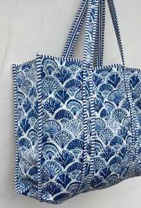 Bolso Tote Acolchado de Algodón con Estampado de Bloques, Estilo de Vida Ecológico y Sostenible, Bolso de Hombro para Viajes y Compras - Product Image 3