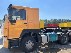 รถบรรทุกหัวลากมือสอง Sinotruk Euro2 ดีเซล 6x4 พวงมาลัยซ้าย HOWO 10 ล้อ รับน้ำหนัก 21-30 ตัน 371 แรงม้า กล้องมองหลัง 360 องศา - Product Image 3